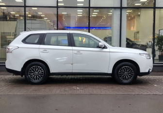Подержанный автомобиль Mitsubishi Outlander 2013 года (4 фото)