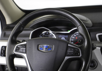 Подержанный автомобиль Geely Atlas 2018 года (17 фото)