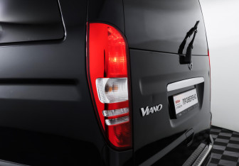 Подержанный автомобиль Mercedes-Benz Viano 2013 года (19 фото)