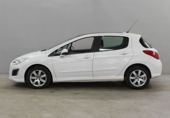 Подержанный автомобиль Peugeot 308 Hatchback 2011 года (8 фото)
