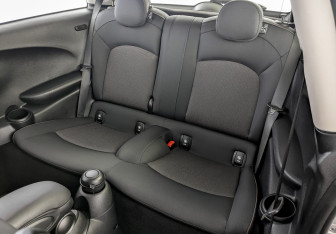 Подержанный автомобиль MINI Hatch 2021 года (12 фото)