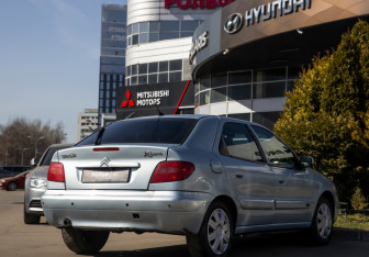 Подержанный автомобиль Citroen Xsara Hatchback 2002 года (4 фото)
