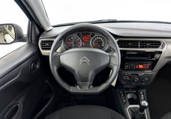 Подержанный автомобиль Citroen C-Elysee 2014 года (21 фото)