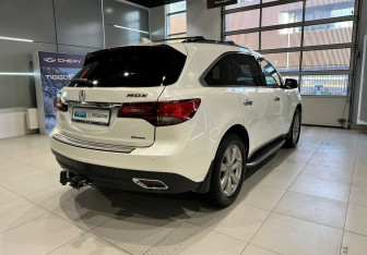 Подержанный автомобиль Acura MDX 2014 года (4 фото)