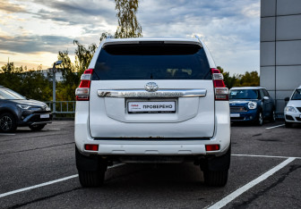 Подержанный автомобиль Toyota Land Cruiser Prado 2014 года (6 фото)