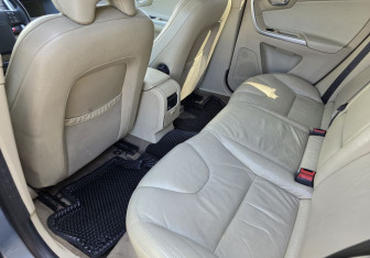 Подержанный автомобиль Volvo XC60 2009 года (10 фото)