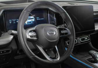 Подержанный автомобиль GAC GS8 2023 года (17 фото)