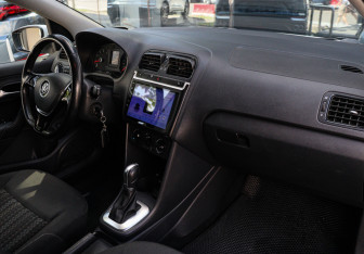 Подержанный автомобиль Volkswagen Polo Sedan 2017 года (7 фото)