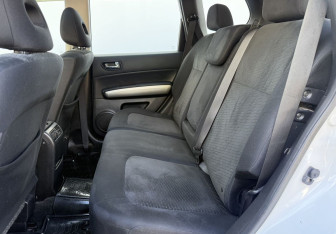 Подержанный автомобиль Nissan X-Trail 2012 года (11 фото)