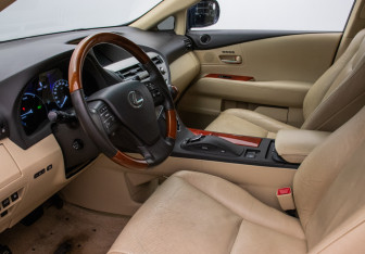 Подержанный автомобиль Lexus RX 2009 года (10 фото)