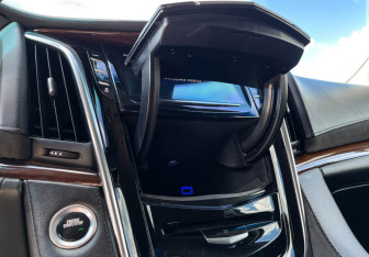 Подержанный автомобиль Cadillac Escalade Suv 2018 года (21 фото)