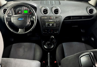 Подержанный автомобиль Ford Fusion 2007 года (9 фото)