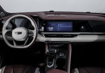 Подержанный автомобиль Geely Monjaro 2023 года (12 фото)