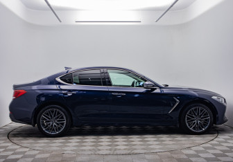 Подержанный автомобиль Genesis G70 2020 года (4 фото)