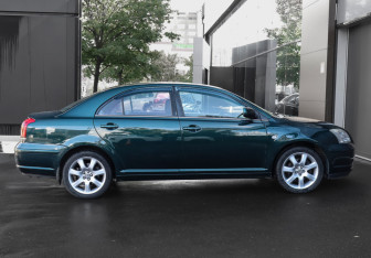 Подержанный автомобиль Toyota Avensis Sedan 2004 года (4 фото)