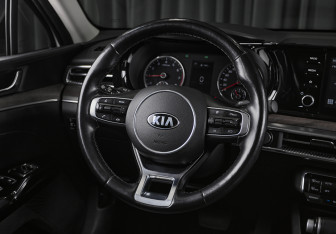 Подержанный автомобиль Kia K5 2020 года (13 фото)