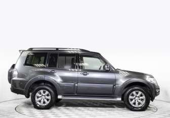 Подержанный автомобиль Mitsubishi Pajero 2014 года (4 фото)