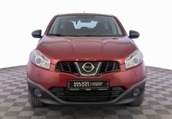 Подержанный автомобиль Nissan Qashqai 2013 года (2 фото)