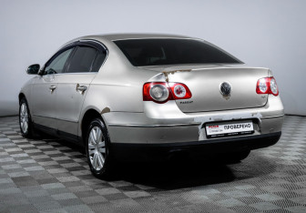 Подержанный автомобиль Volkswagen Passat Sedan 2008 года (7 фото)