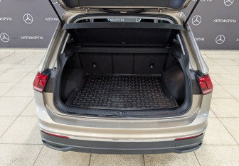 Подержанный автомобиль Volkswagen Tiguan 2021 года (10 фото)