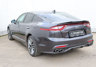 Подержанный автомобиль Kia Stinger 2019 года (6 фото)