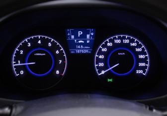 Подержанный автомобиль Hyundai Solaris Sedan 2011 года (12 фото)