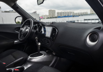 Подержанный автомобиль Nissan Juke 2014 года (12 фото)