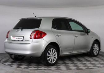 Подержанный автомобиль Toyota Auris Hatchback 2008 года (5 фото)