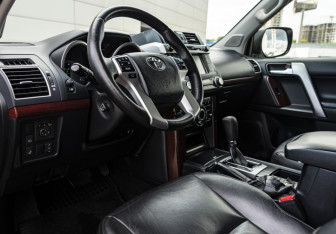 Подержанный автомобиль Toyota Land Cruiser Prado 2016 года (9 фото)