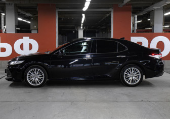 Подержанный автомобиль Toyota Camry Sedan 2020 года (8 фото)