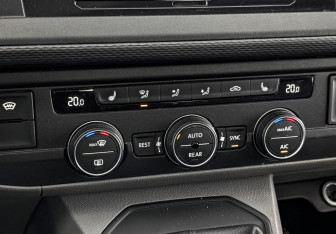 Подержанный автомобиль Volkswagen Caravelle 2021 года (27 фото)