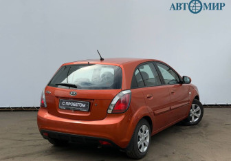 Подержанный автомобиль Kia Rio Hatchback 2010 года (8 фото)
