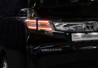Подержанный автомобиль Toyota Vellfire 2016 года (26 фото)