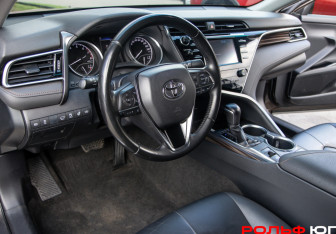 Подержанный автомобиль Toyota Camry Sedan 2019 года (14 фото)