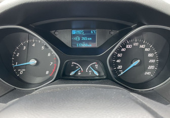 Подержанный автомобиль Ford Focus Sedan 2011 года (18 фото)