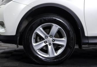 Подержанный автомобиль Toyota RAV4 2013 года (20 фото)