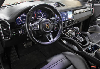Подержанный автомобиль Porsche Cayenne 2020 года (16 фото)