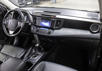 Подержанный автомобиль Toyota RAV4 2015 года (11 фото)
