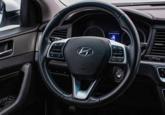 Подержанный автомобиль Hyundai Sonata 2018 года (15 фото)