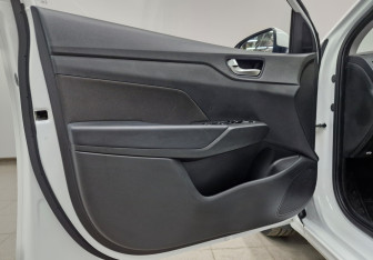 Подержанный автомобиль Hyundai Solaris Sedan 2021 года (11 фото)