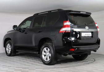 Подержанный автомобиль Toyota Land Cruiser Prado 2016 года (7 фото)
