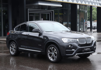Подержанный автомобиль BMW X4 2017 года (3 фото)