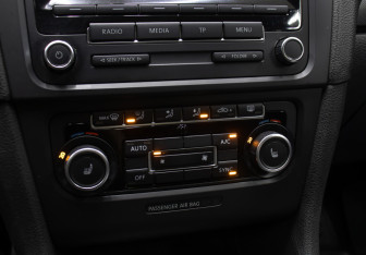 Подержанный автомобиль Volkswagen Golf Hatchback 2012 года (16 фото)