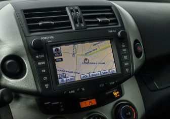 Подержанный автомобиль Toyota RAV4 2010 года (11 фото)