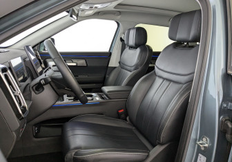 Подержанный автомобиль Jaecoo J7 2024 года (24 фото)