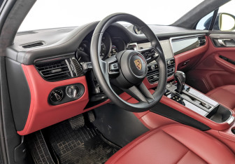 Подержанный автомобиль Porsche Macan 2021 года (16 фото)