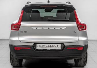 Подержанный автомобиль Volvo XC40 2018 года (6 фото)