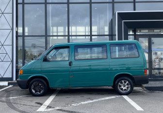 Подержанный автомобиль Volkswagen Transporter Minivan 2002 года (8 фото)