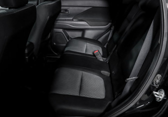 Подержанный автомобиль Mitsubishi Outlander 2015 года (10 фото)