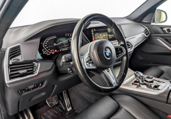 Подержанный автомобиль BMW X5 2021 года (16 фото)